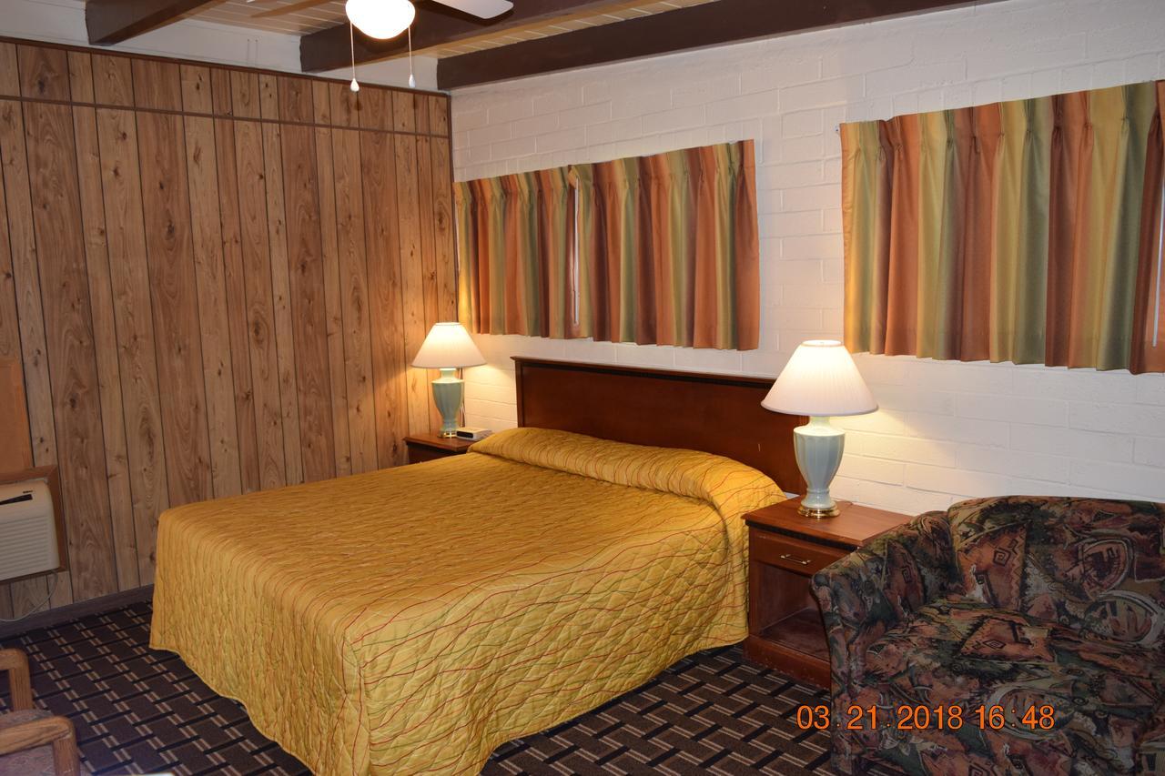 Stanlunds Inn And Suites Borrego Springs Exterior photo